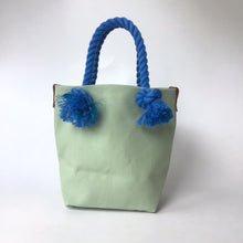 画像をギャラリービューアに読み込む, BRANCHES オリジナル　トートバッグS　＊珊瑚刺繍入り＊スモーキーセラドン（青刺繍、青紐）
