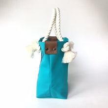 画像をギャラリービューアに読み込む, BRANCHES オリジナル　トートバッグS　＊珊瑚刺繍入り＊ターコイズ（青刺繍、白紐）
