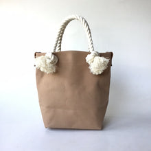 画像をギャラリービューアに読み込む, BRANCHES オリジナル　トートバッグS　＊珊瑚刺繍入り＊ライトシナモン（グレー刺繍、白紐） (コピー)
