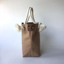 画像をギャラリービューアに読み込む, BRANCHES オリジナル　トートバッグS　＊珊瑚刺繍入り＊ライトシナモン（グレー刺繍、白紐） (コピー)
