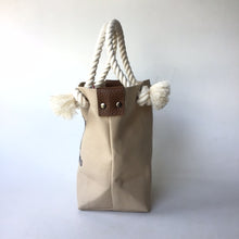 画像をギャラリービューアに読み込む, BRANCHES オリジナル　トートバッグS　＊珊瑚刺繍入り＊アイボリー（グレー刺繍、白紐）
