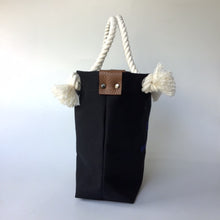 画像をギャラリービューアに読み込む, BRANCHES オリジナル　トートバッグМ　＊珊瑚刺繍入り＊ブラック(青刺繍、白紐）
