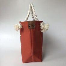 画像をギャラリービューアに読み込む, BRANCHES オリジナル　トートバッグМ　＊珊瑚刺繍入り＊レンガ(白刺繍、白紐）
