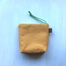 画像をギャラリービューアに読み込む, 珊瑚ロゴ刺繍ポーチ　Sサイズ(キャメル)
