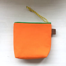 画像をギャラリービューアに読み込む, 珊瑚ロゴ刺繍ポーチ　Sサイズ(オレンジ)　
