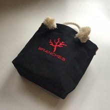 画像をギャラリービューアに読み込む, BRANCHES オリジナル　トートバッグМ　＊珊瑚刺繍入り＊ブラック（赤刺繍、白紐)
