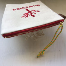 画像をギャラリービューアに読み込む, NEW✨　ポーチ　Sサイズ(キナリ)　＊珊瑚ロゴ刺繍＊
