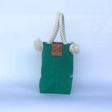 画像をギャラリービューアに読み込む, BRANCHES オリジナル　トートバッグS　＊珊瑚刺繍入り＊グリーン(白刺繍、白紐)
