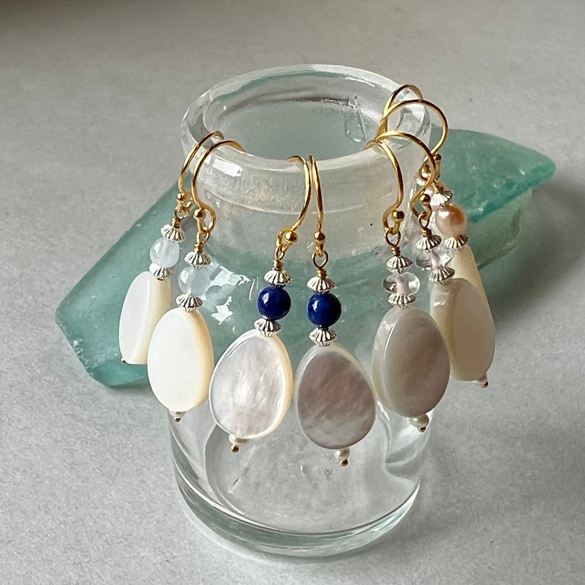 白蝶貝（しずく型）とアクアマリンのピアス – BRANCHES